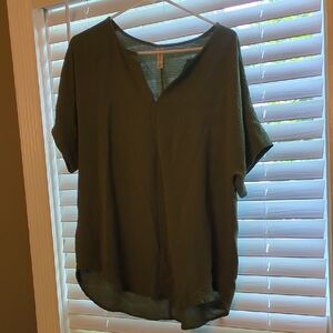 Zenana Outfitters Green Relaxed Short Sleeve Blouse